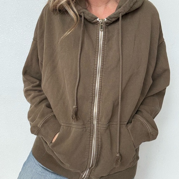 Brandy Melville Olive Hoodie - Picture 4 of 5